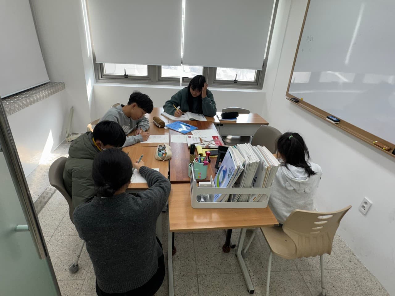 더몬스터학원 공간 2